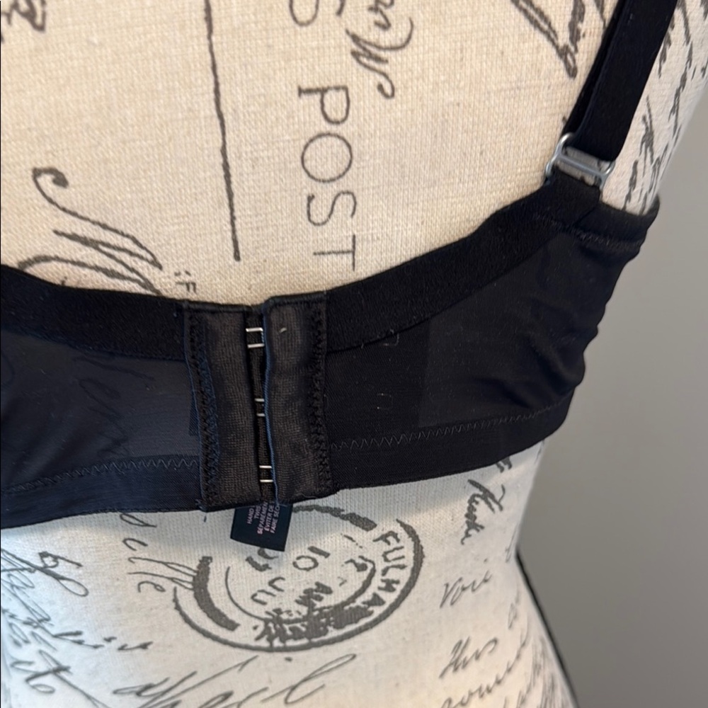 EUC Victorias Secret Elegant Black Floral Lace Underwire Bra - 38D​ - Picture 7 of 12